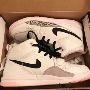 Girl’s Jordan legacy sz 1.5